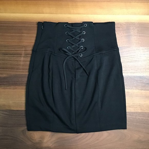 Lace up mini skirt - Picture 3 of 6